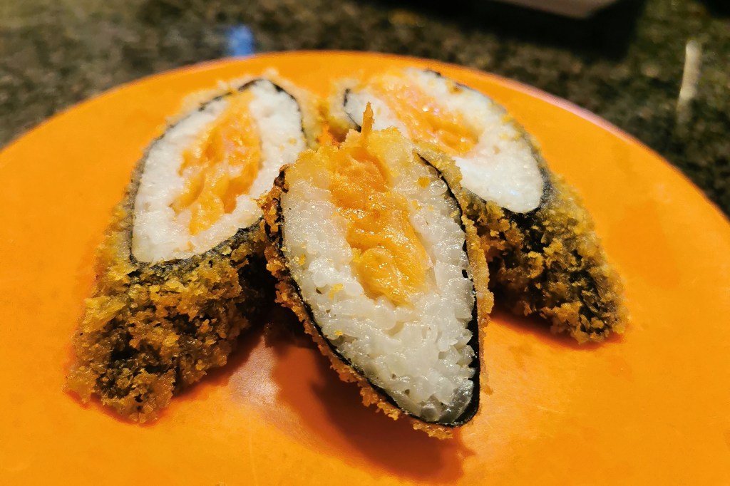 Frittierte Maki Sushi mit Lachs
